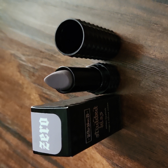 Kat Von D studded kiss lipstick 💋 - Picture 2 of 6